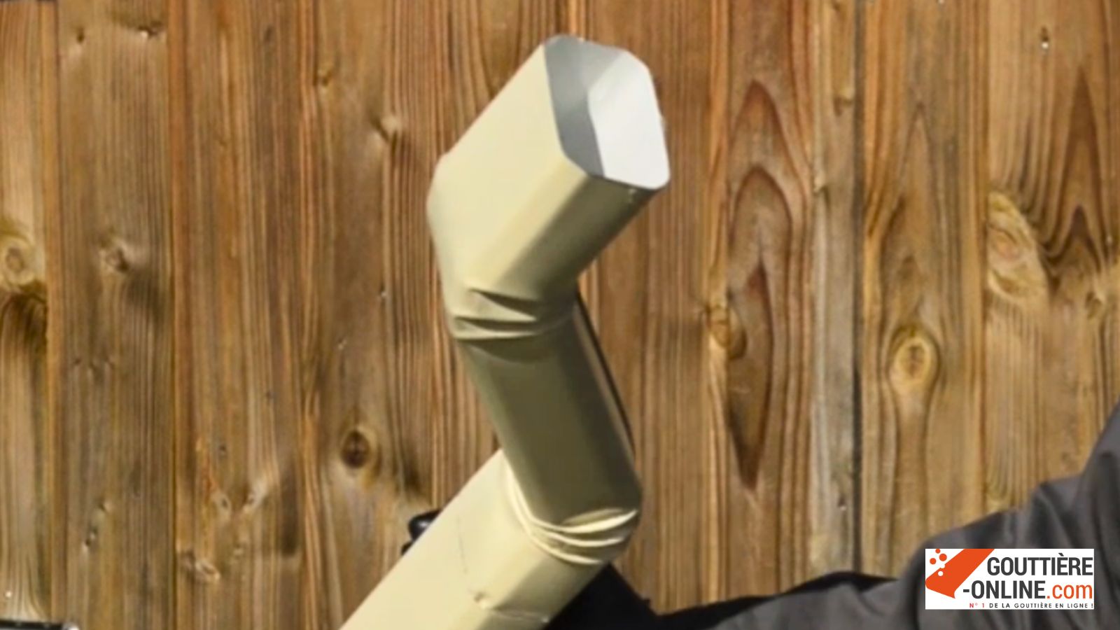 installation col de cygne aluminium raccord descente gouttière