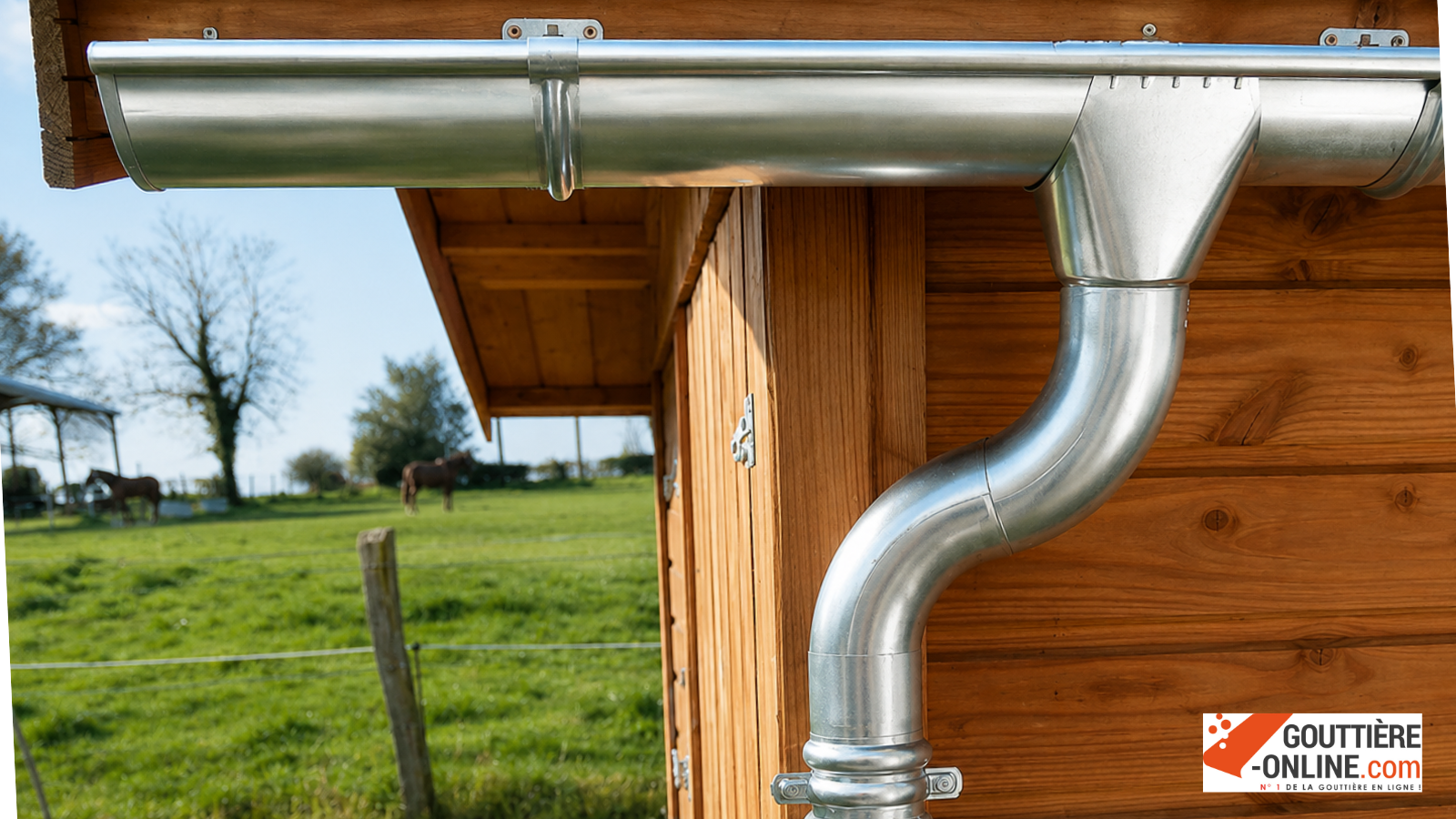Système gouttière zinc demi-ronde DEV 16 coude zinc D60 posé sur façade bois